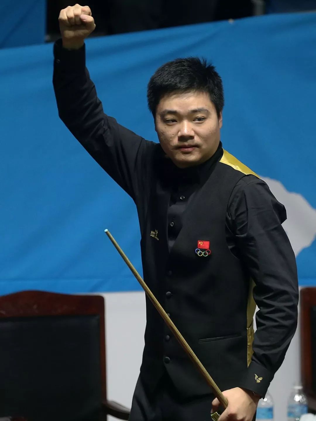 手顽强抵挡 手顽强抵挡